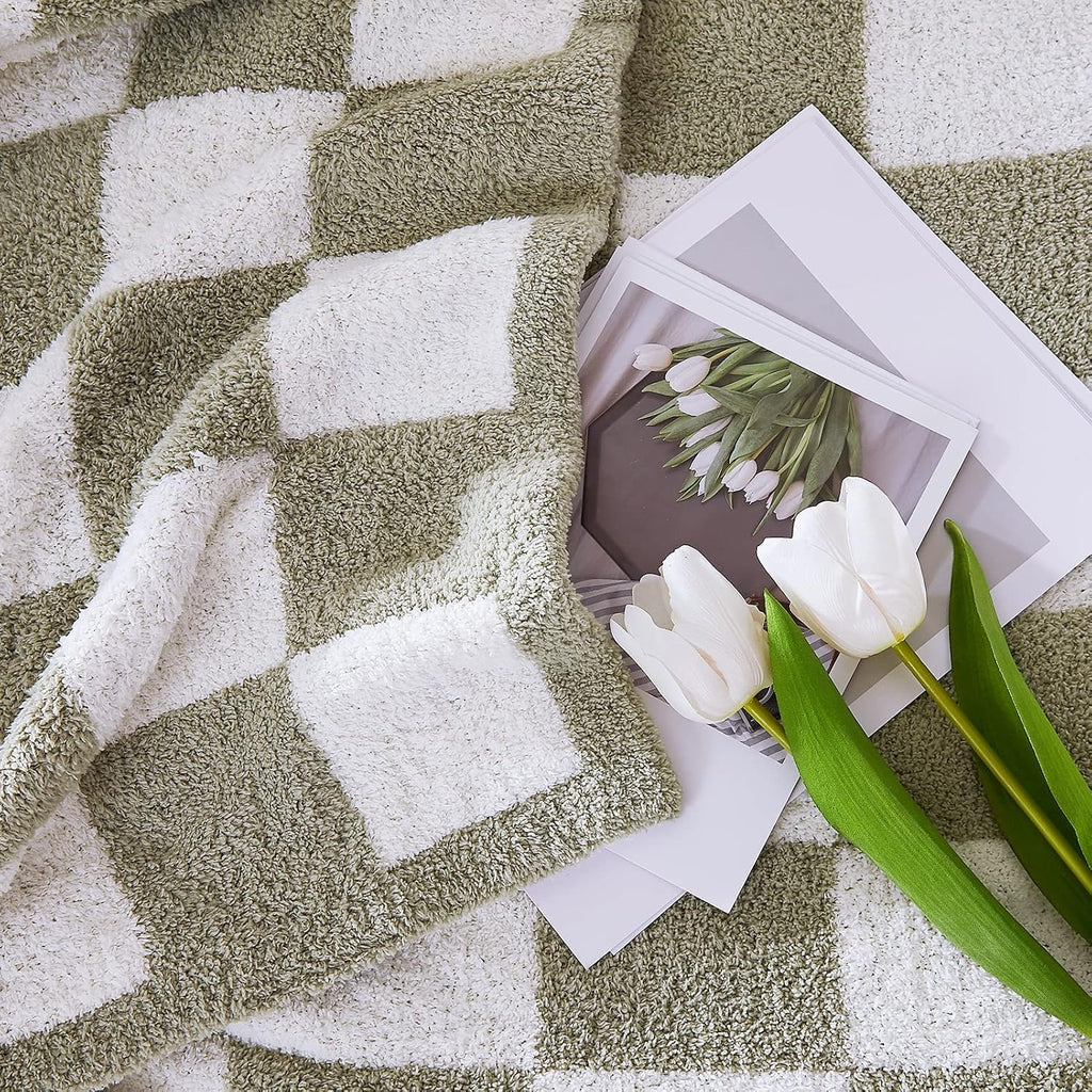 WRENSONGE Soft Checkered Throw Blanket for Couch-Cozy Warm Knitted Blankets