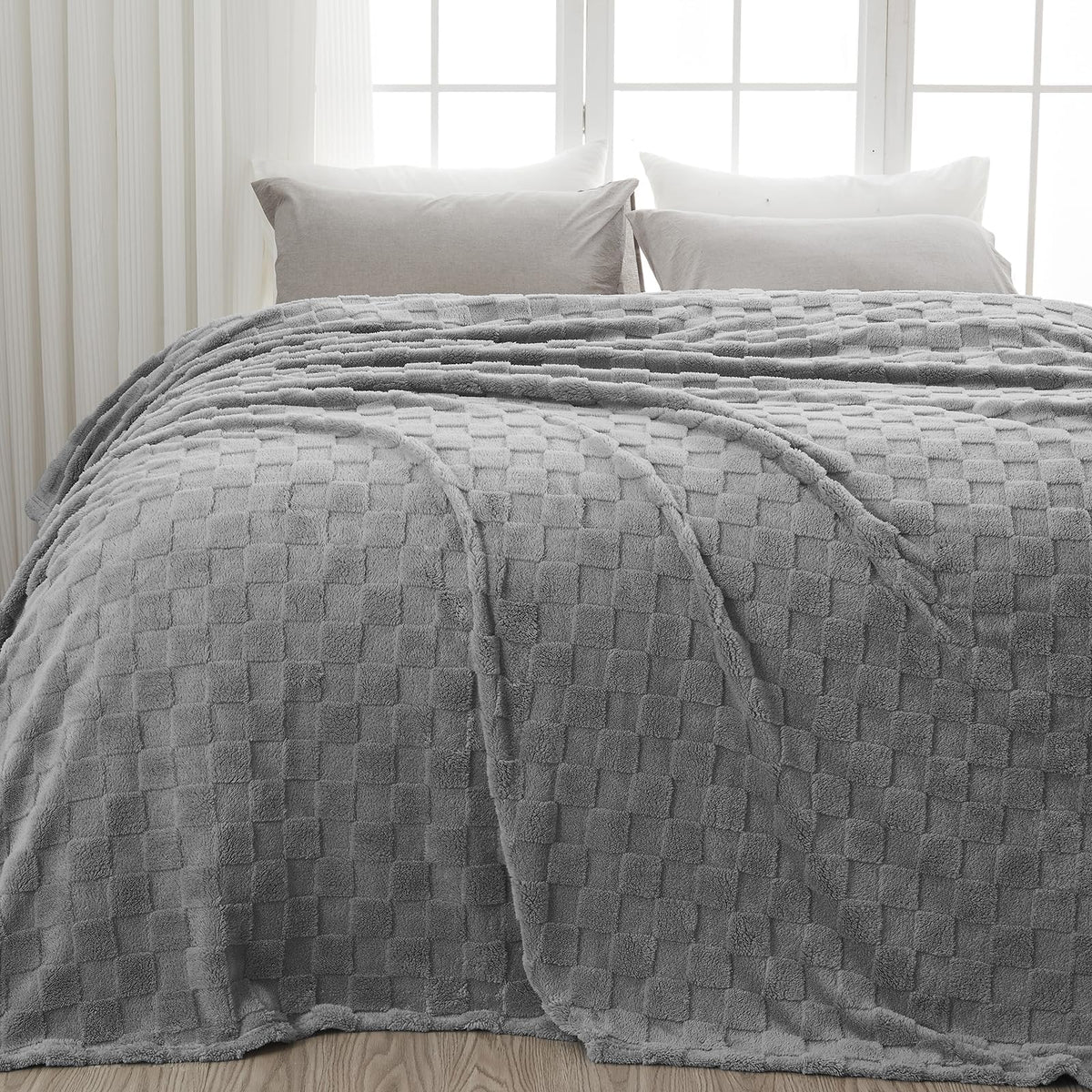 NEWCOSPLAY 3D Checkered Flannel Throw Blanket, Ivory Checkered, 50"x70"