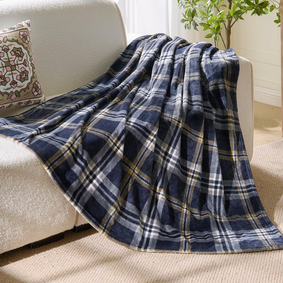 BEDELITE Buffalo Plaid Flannel Fleece Throw Blanket for Couch