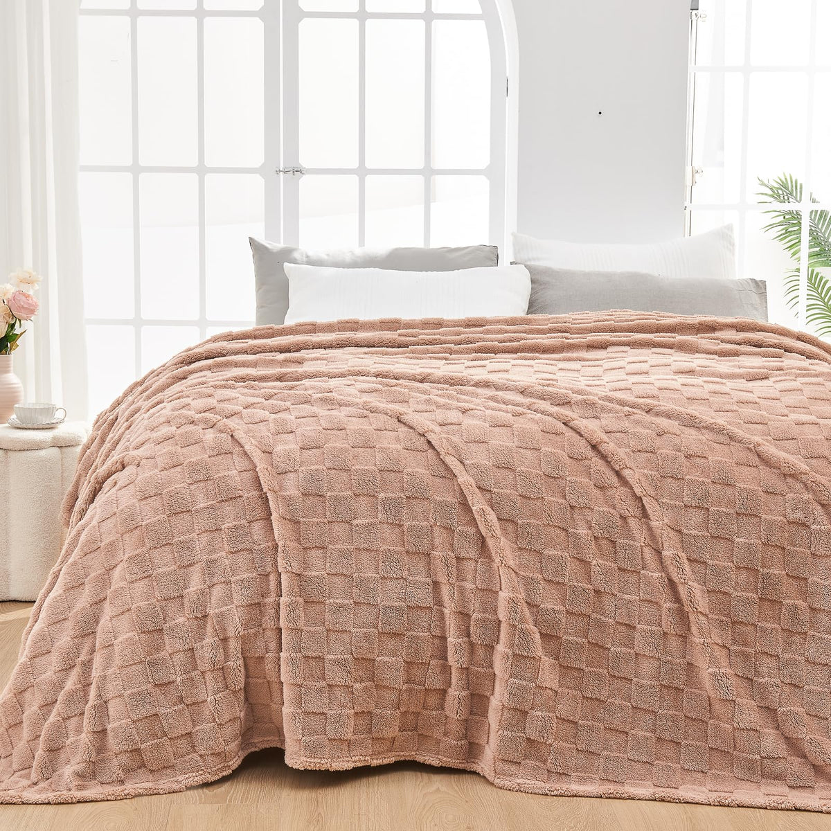NEWCOSPLAY 3D Checkered Flannel Throw Blanket, Ivory Checkered, 50"x70"