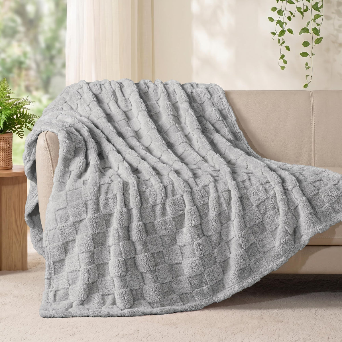 Exclusivo Mezcla 3D Checkered Fleece Throw Blanket for Couch, Ivory