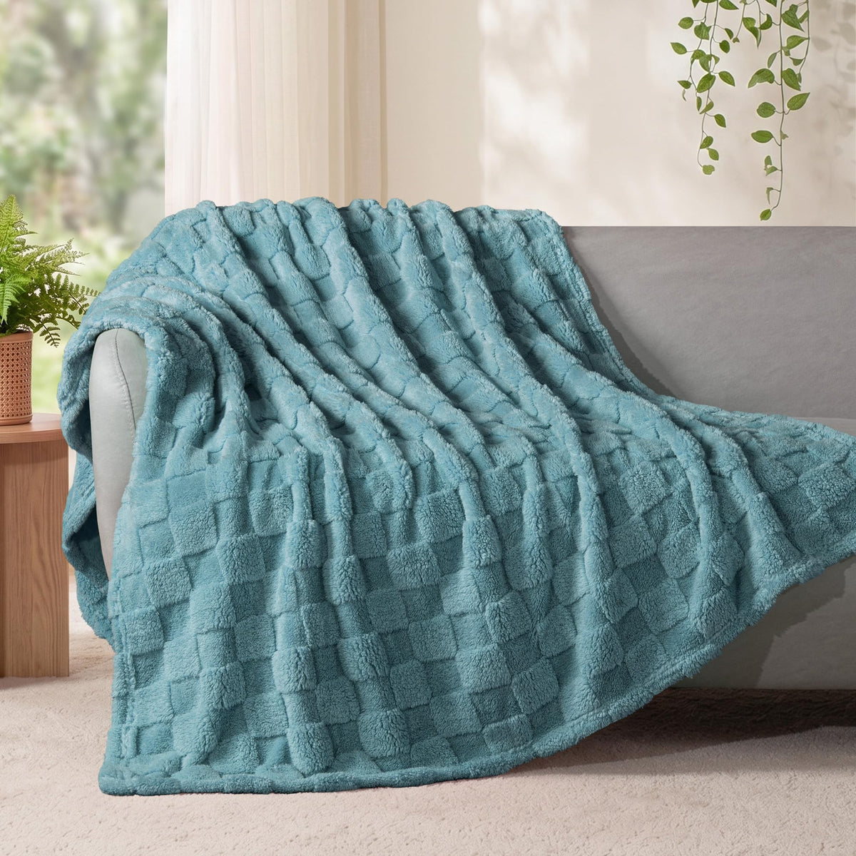 Exclusivo Mezcla 3D Checkered Fleece Throw Blanket for Couch, Ivory